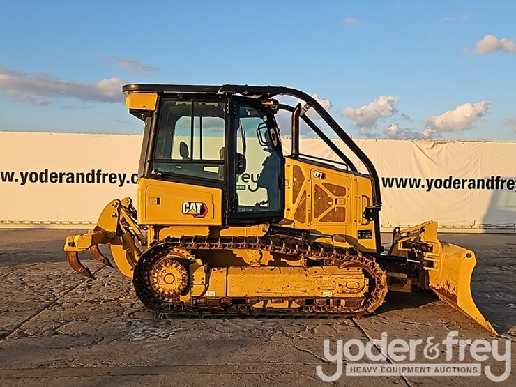 2022-caterpillar-d1-image-6