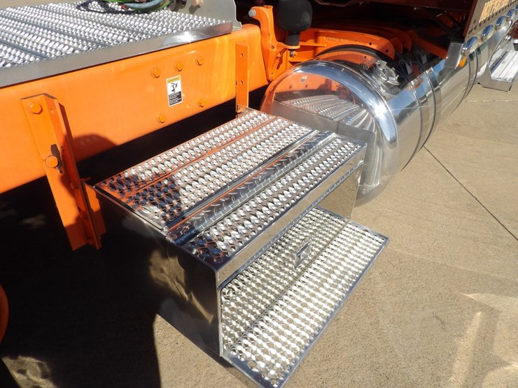 2022-peterbilt-389-image-7