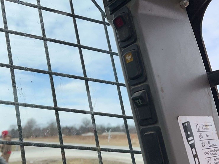 2018-new-holland-l228-image-16