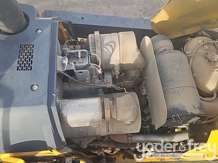 2017-deere-310sl-image-38