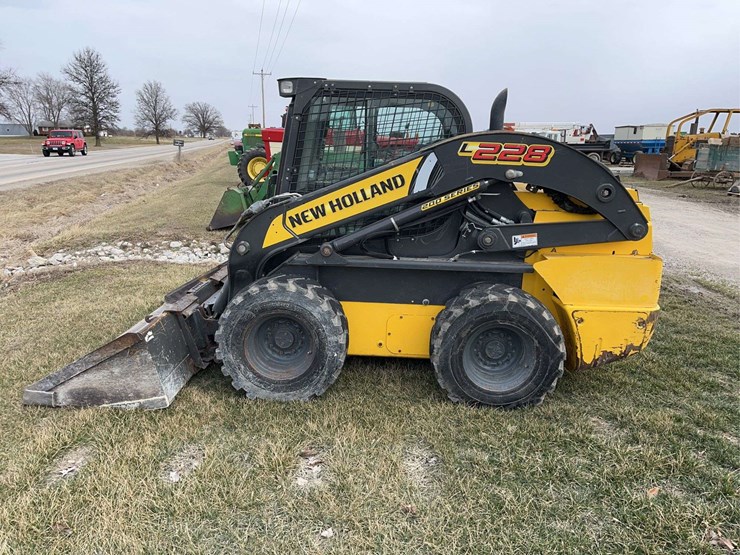 2018-new-holland-l228-image-4