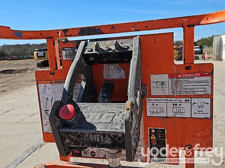 2016-jlg-1930es-image-14