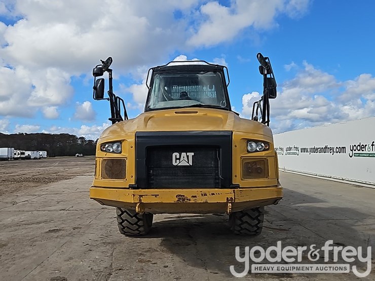 2016-caterpillar-725c2-image-12