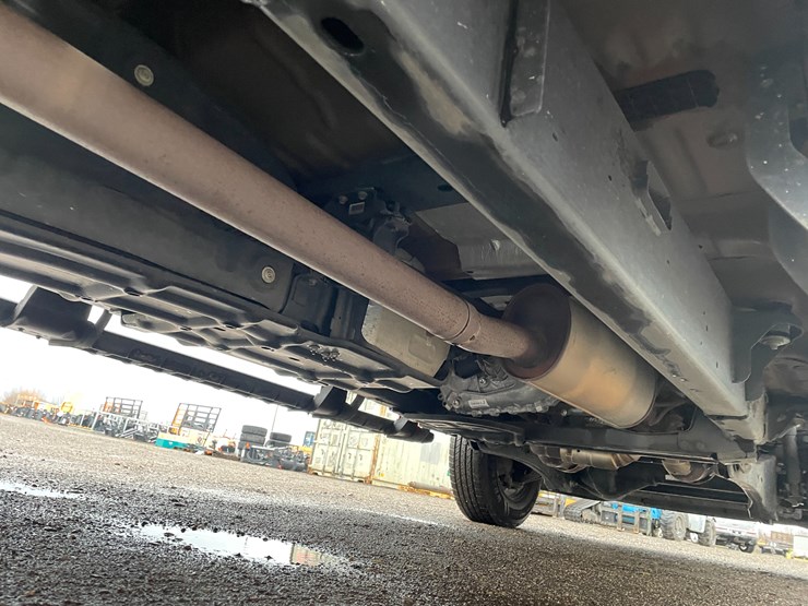 2021-ford-f350-xl-image-17