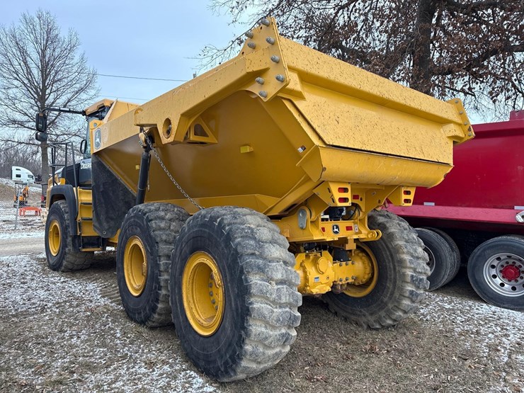 2024-deere-260p-image-4