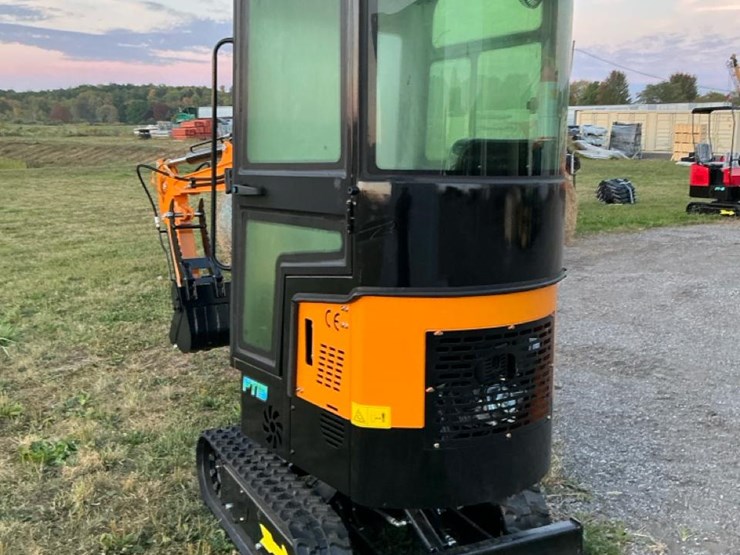 #1208-•-unused-future-ft13c-mini-excavator-image-5