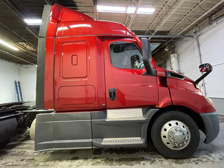 #6226-•-2021-freightliner-cascadia-semi-truck-(title-in-delay)-image-23