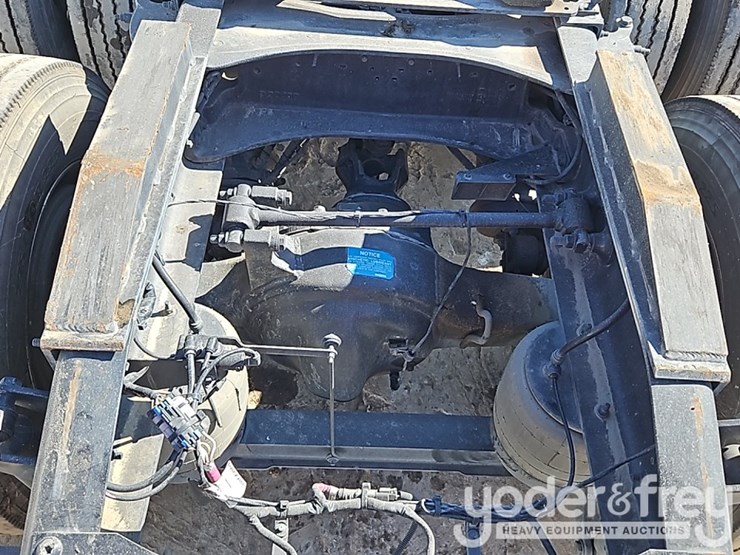 2024-peterbilt-579-image-17