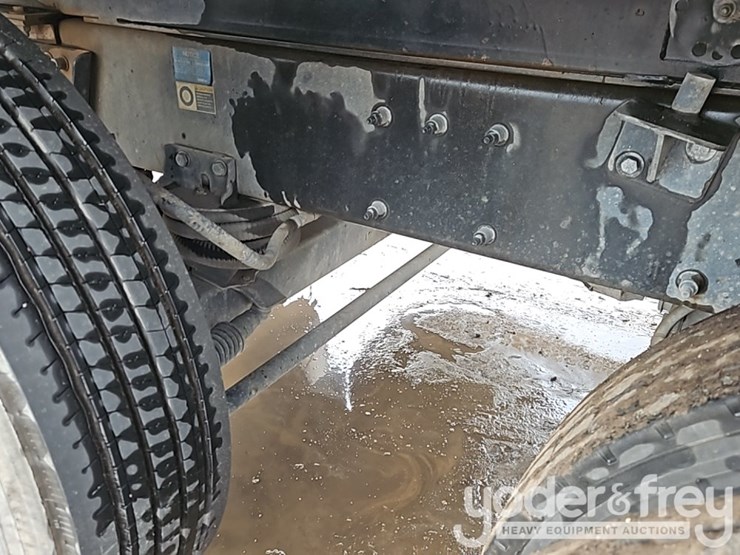 2021-peterbilt-567-image-15