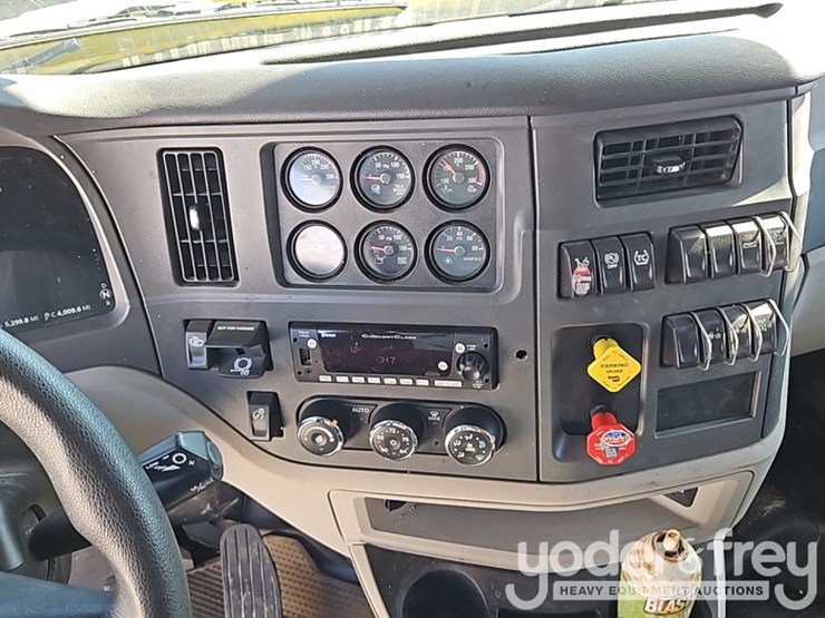 2024-peterbilt-579-image-33
