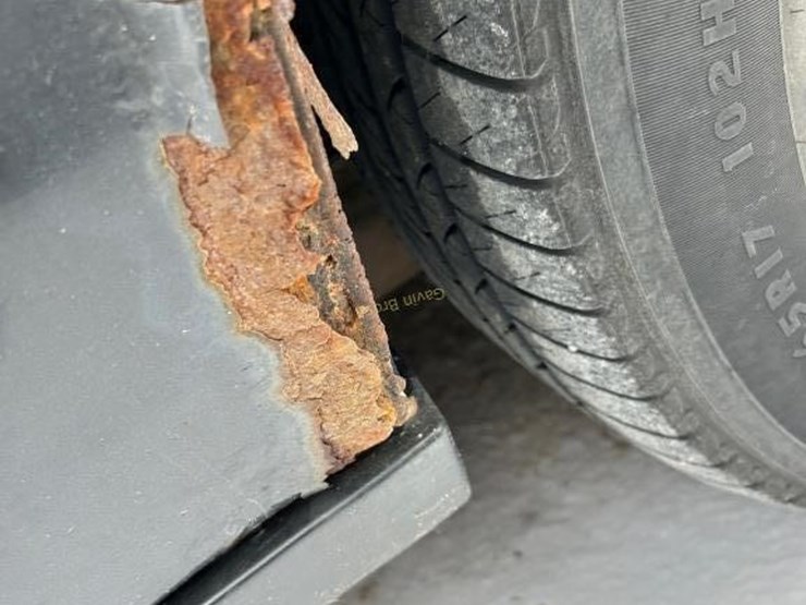 2012-chrysler-town-&-country-image-12