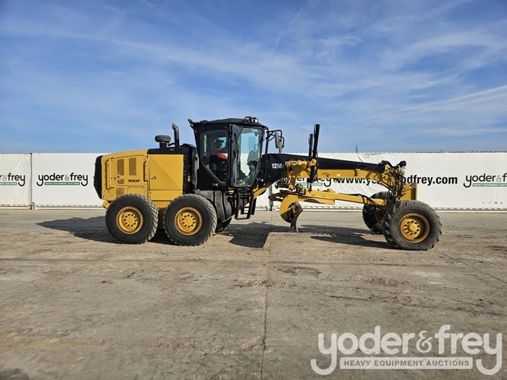 2018-caterpillar-12m3-image-6