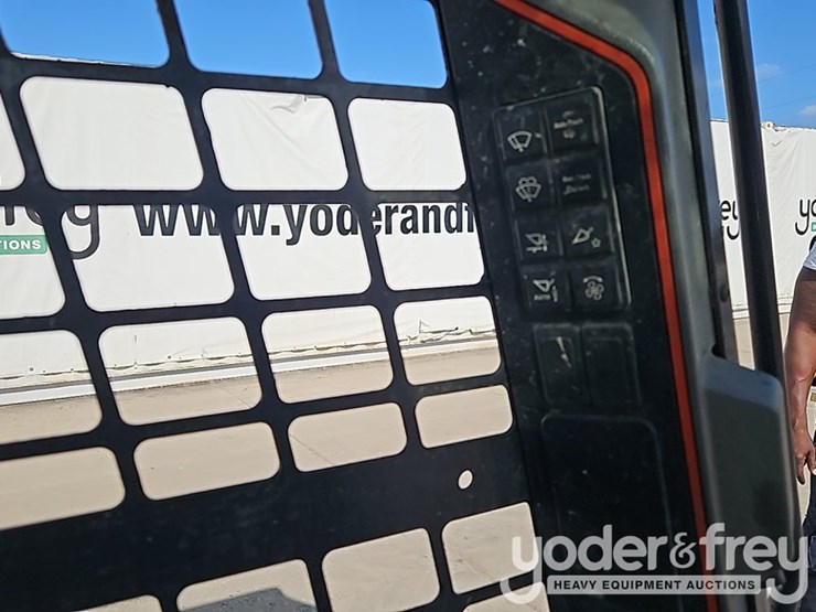 2021-bobcat-t76-image-27