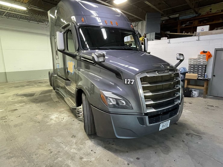 #6224-•-2022-freightliner-cascadia-semi-truck-(title-in-delay)-image-3