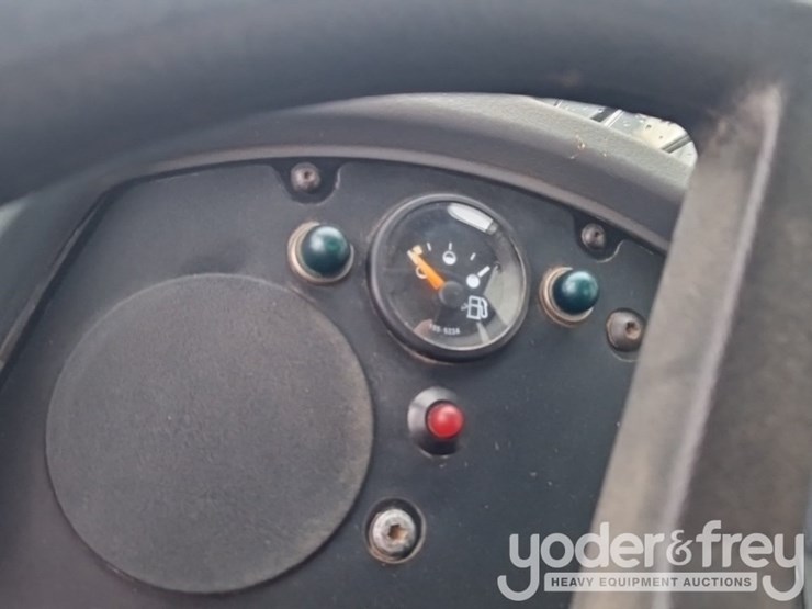 2011-caterpillar-cp64-image-21