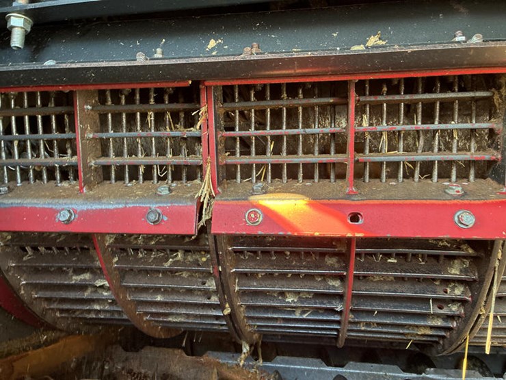 2010-case-ih-6088-image-88