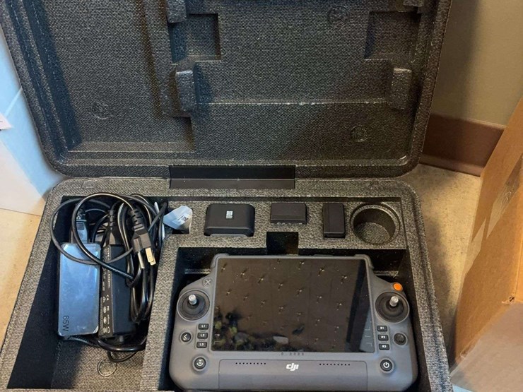 2024-djit-40-spray-drone,-3-batteries,-1-charger,-battery-cooling-unit,-with-remote-controller,-field-ready,-7,000-acres,-questions-call--618-292-8032-image-26