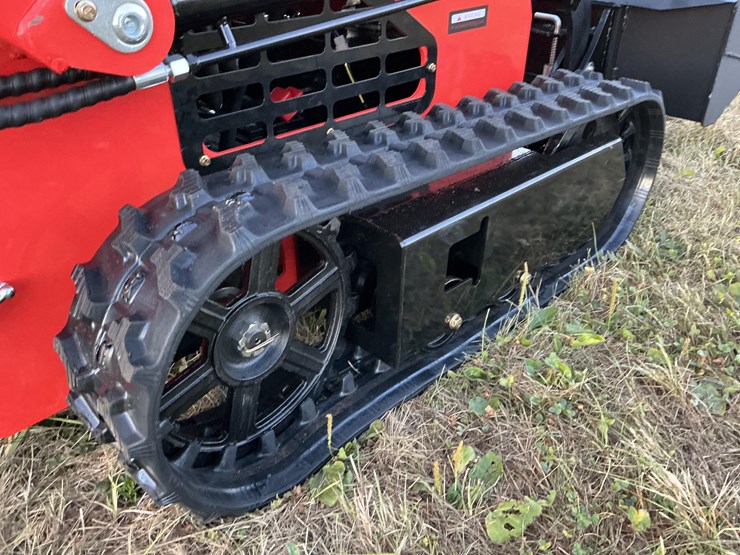 #1010-•-unused,-future,-skid-steer-loader-ft380r-image-19
