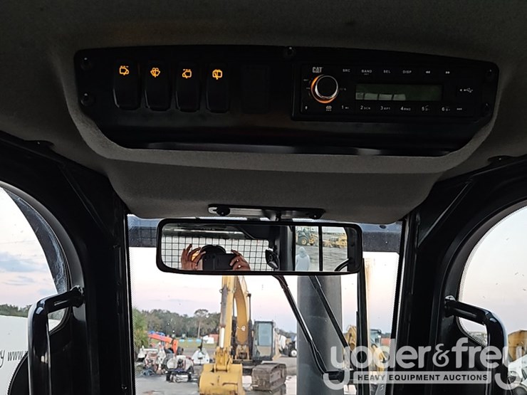 2022-caterpillar-d1-image-26