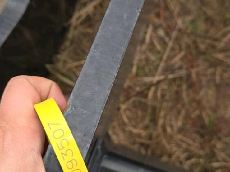 jcb-telehandler-thru-hole-bar-fork-frame-image-3