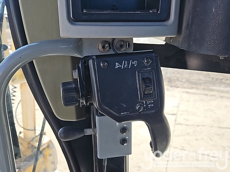 2019-caterpillar-12m3-image-39