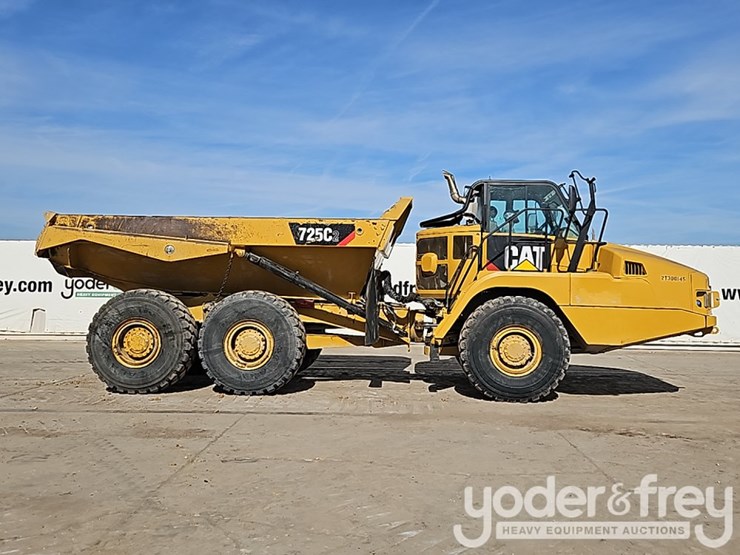2016-caterpillar-725c2-image-6