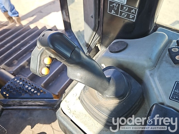 2018-caterpillar-d6n-image-27