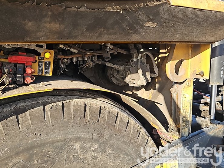 2017-caterpillar-ap-1000f-image-26