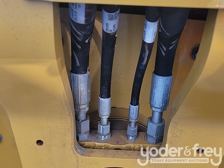 2025-caterpillar-cb4.0-image-25