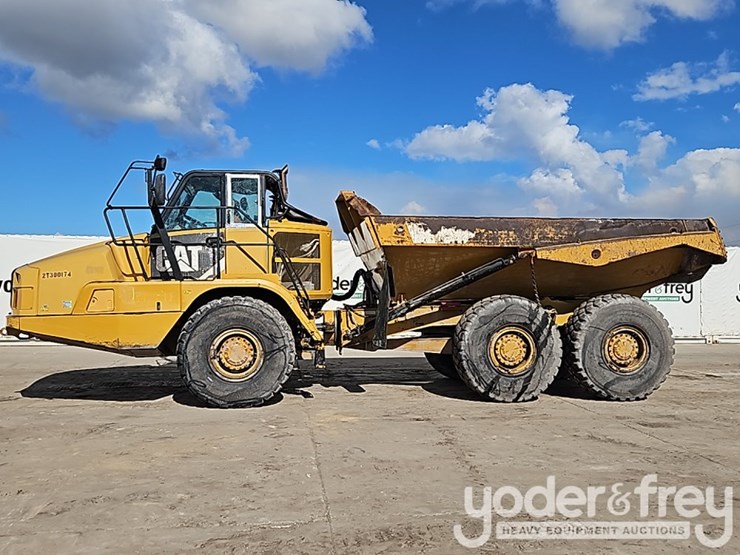 2016-caterpillar-725c2-image-2