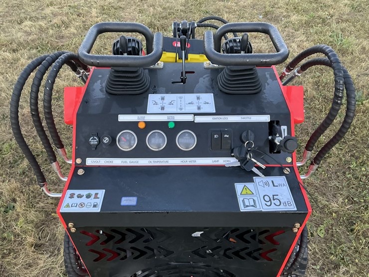 #1011-•-unused,-future,-skid-steer-loader-ft380r-image-17