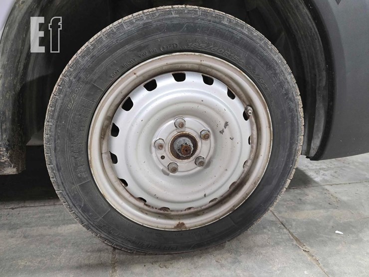 2014-nissan-nv200-image-23