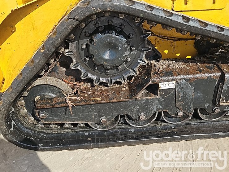 2016-deere-317g-image-9