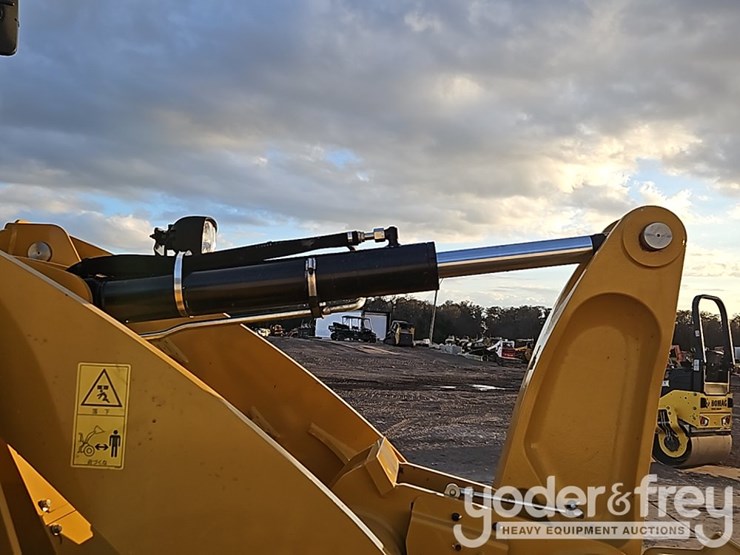 caterpillar-910-image-12