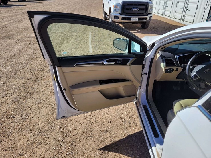 2016-ford-fusion-se-luxury-energi-sedan-4d-image-7