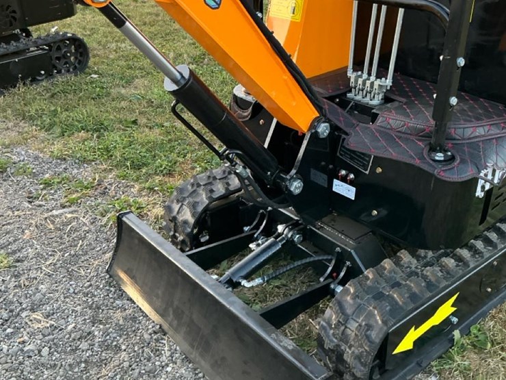 #1209-•-unused-future-ft15-mini-excavator-image-10