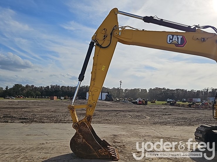 2021-caterpillar-325-image-19