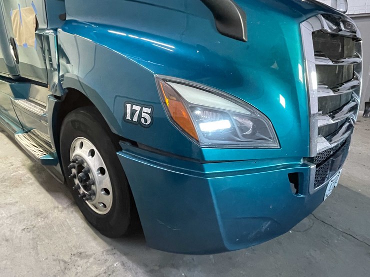 #6223-•-2022-freightliner-cascadia-semi-truck-(title-in-delay)-image-18