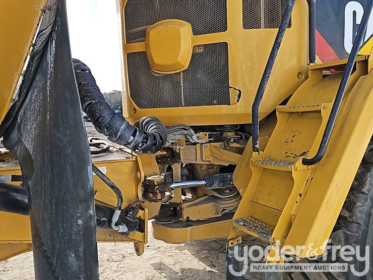 2016-caterpillar-725c2-image-10