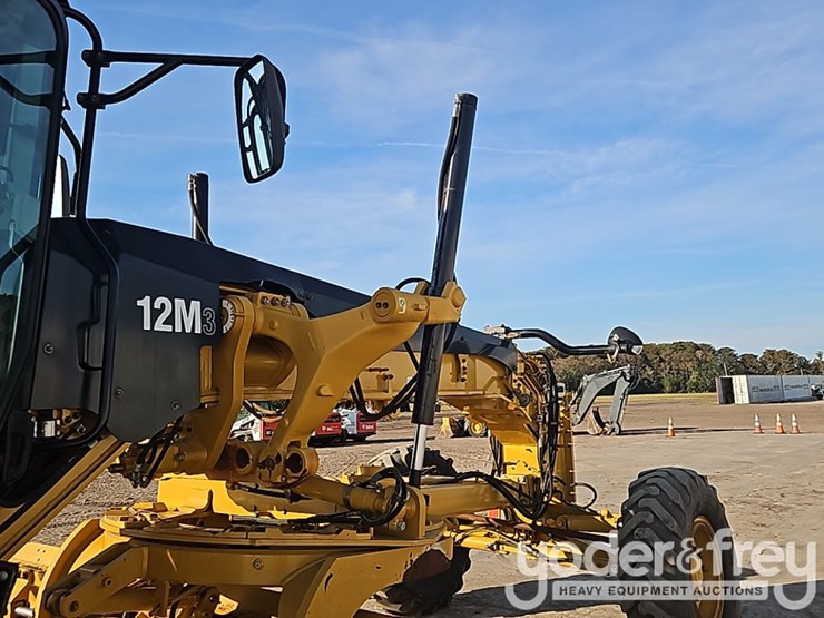 2018-caterpillar-12m3-image-10