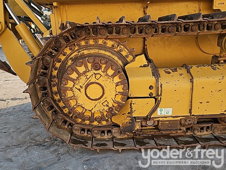 2022-caterpillar-d1-image-15