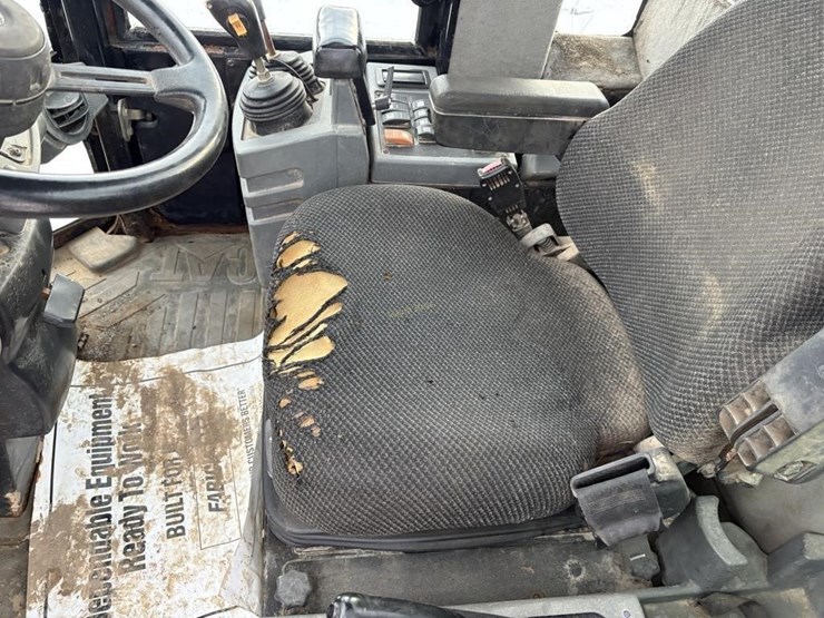 2005-caterpillar-924g-image-12