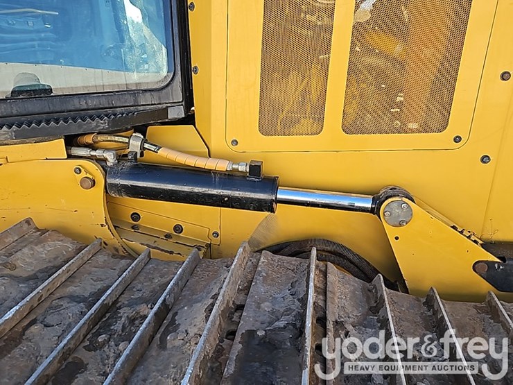 2023-caterpillar-d4-image-14