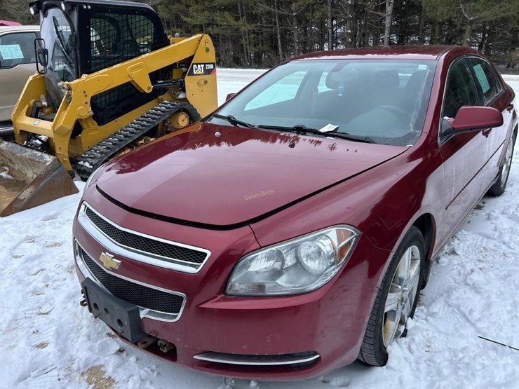 2011-chevrolet-malibu-sedan-image-2