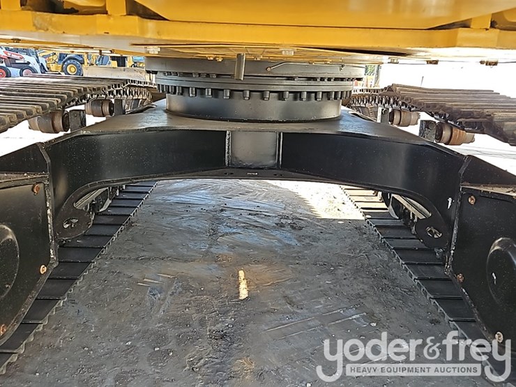 2020-caterpillar-320-image-30