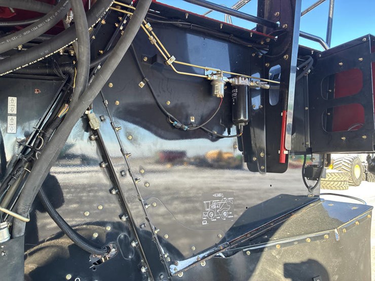 2010-case-ih-6088-image-73