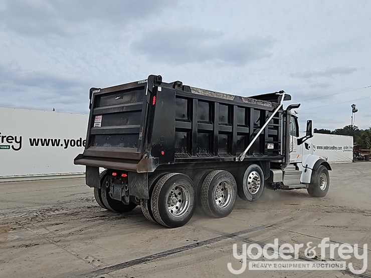 2021-peterbilt-567-image-5