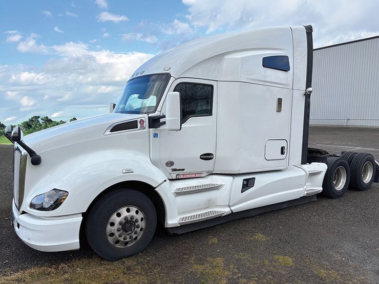 2020-kenworth-t680-image-1