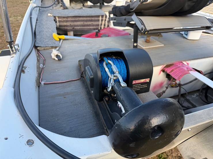 #27-•-#5193-•-12’-welded-aluminum-boat-with-johnson-50vro-motor-and-minn-kota-trolling-motor-on-trailer-image-12