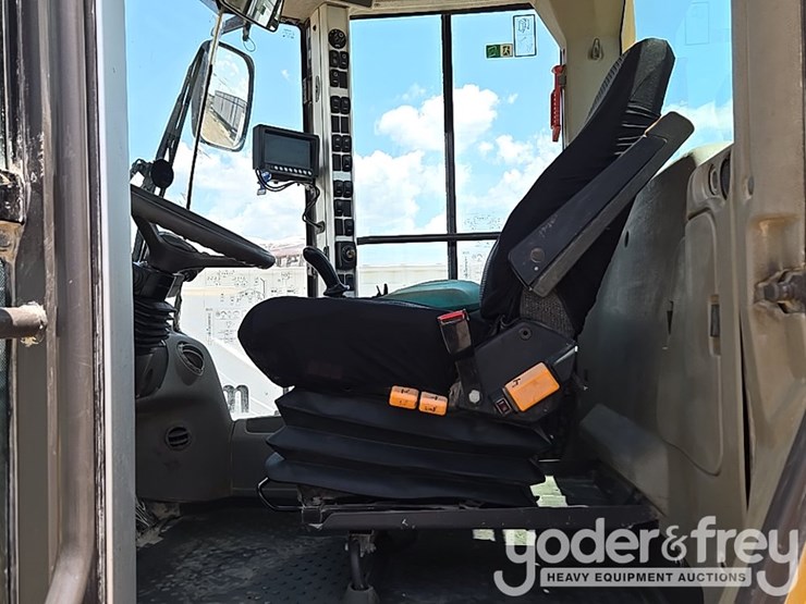 2014-volvo-l60g-image-35